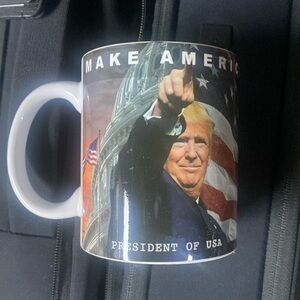 New trump mug- president